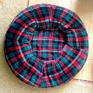 Plaid pet bed